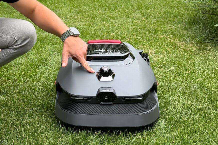 MOVA LiDAX Ultra 1000 Mähroboter von oben, LiDAR-Sensor und KI-Kamera sichtbar auf dem Gehäuse